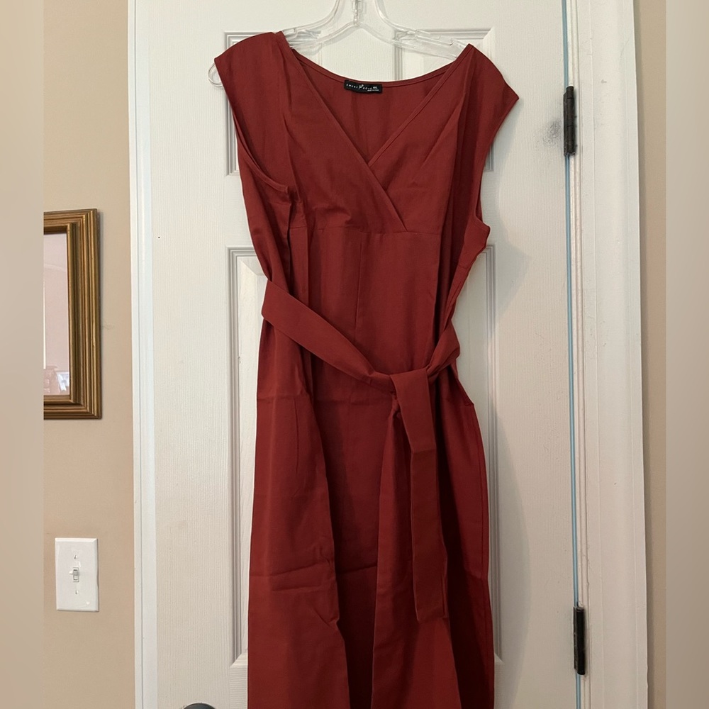 Emery Rose tie waist dress